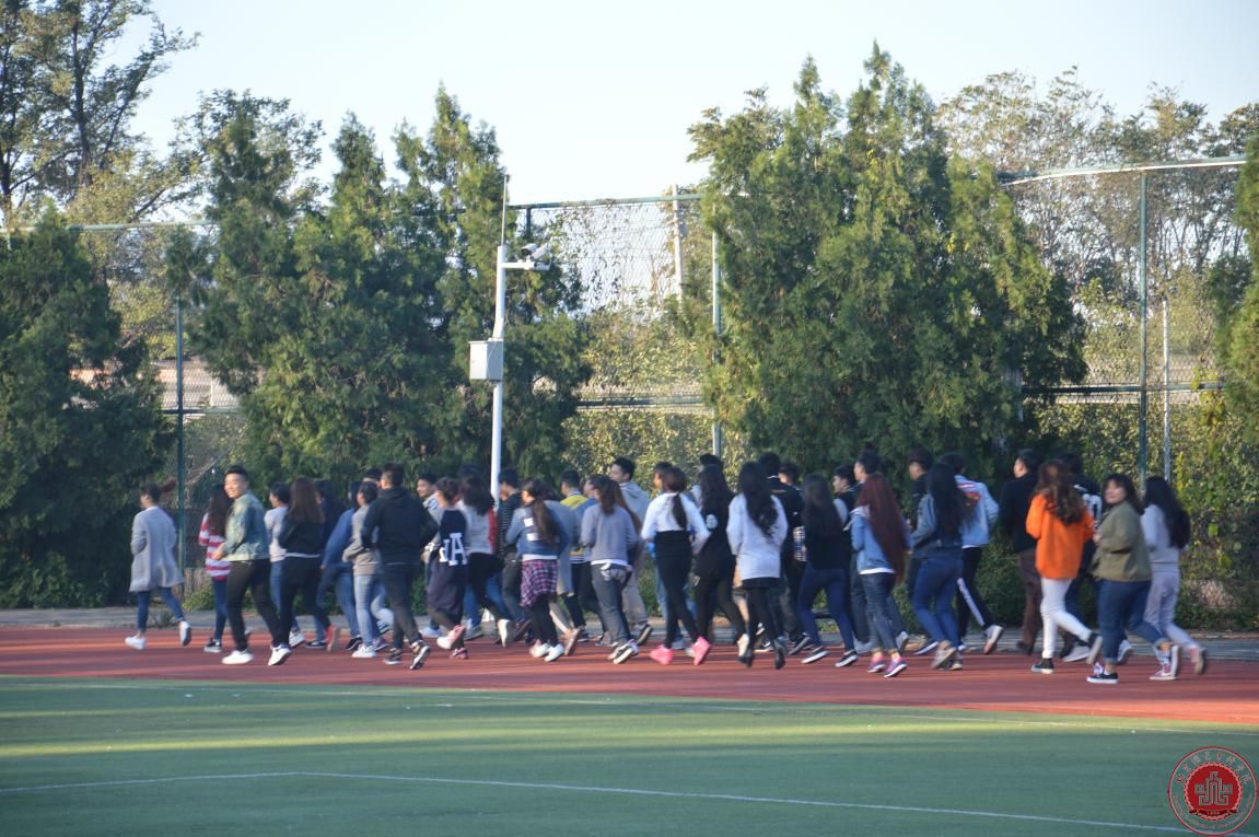 新校区晨练展我院学生风采