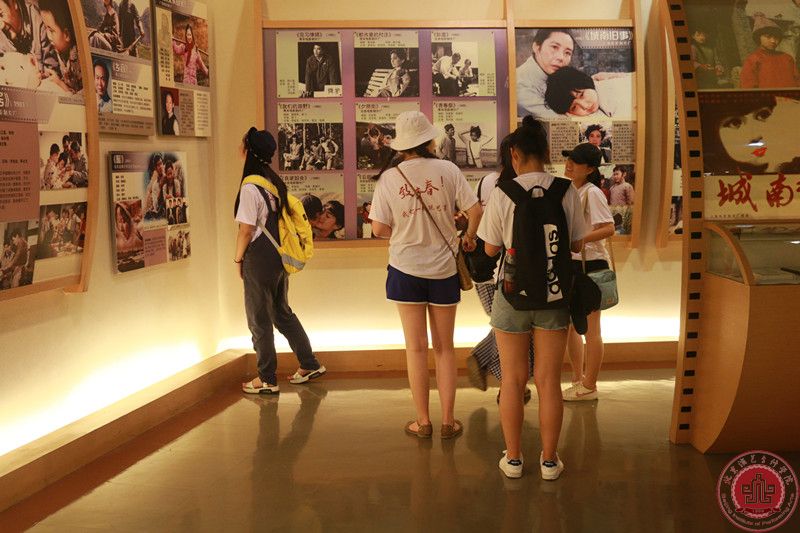 第十三届玩艺夏夏令营快报：游览颐和园、中国电影博物馆