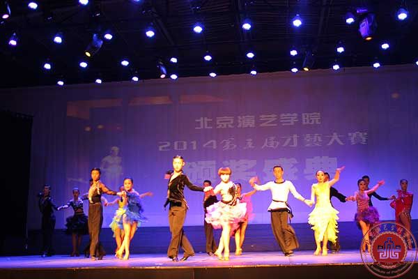 北国才子佳人，演艺羽世而立