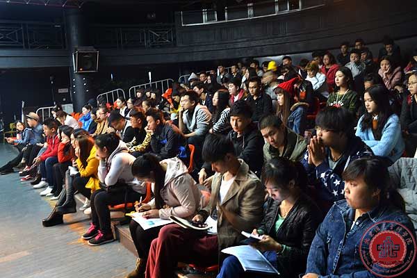 仲达文主持召开北演播音系全体师生大会