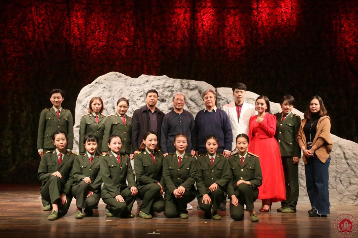 毕业大戏《女兵连来了个男家属》在实验剧场精彩上演 毕业大戏《女兵连来了个男家属》在实验剧场精彩上演