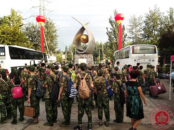 北京演艺专修学院喜迎新生报到