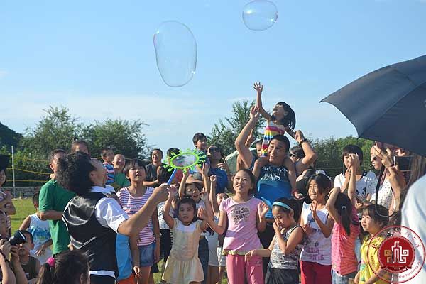 我院2013级新生应邀参加“长城森林艺术节”