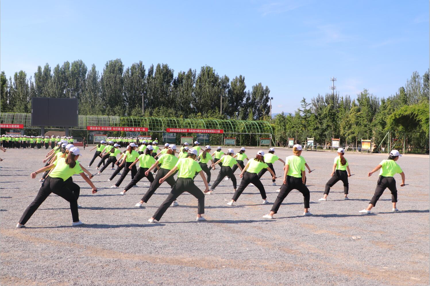 北京演艺专修学院2018级新生军训闭营仪式圆满结束 北京演艺专修学院2018级新生军训闭营仪式圆满结束