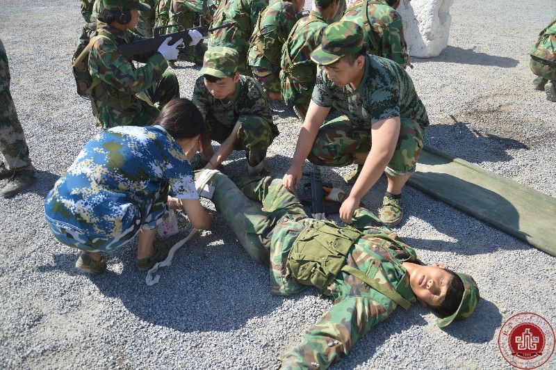 北京演艺专修学院隆重举行新生军训闭营仪式