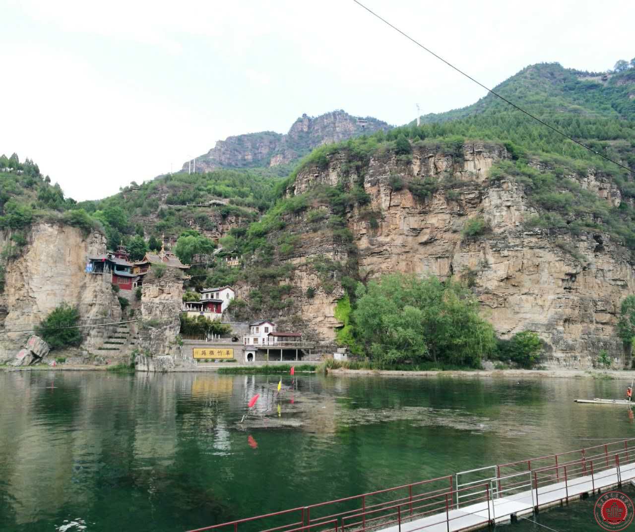 艺术设计系带领学生开展户外写生活动