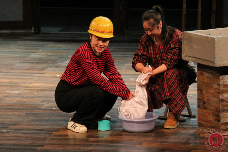 我院14级毕业大戏《边缘》在实验剧场演出圆满成功 我院14级毕业大戏《边缘》在实验剧场演出圆满成功