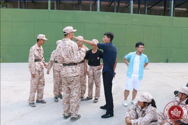 校领导看望慰问2017级军训师生 校领导看望慰问2017级军训师生