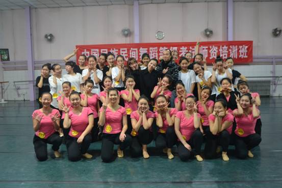 舞蹈系中国民族民间舞蹈等级考试顺利进行