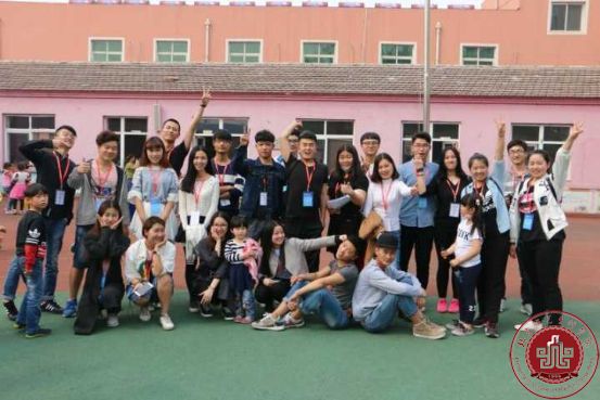 我院志愿者为新龙小学开展“红烛行动—趣味运动会”活动