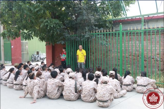 校领导看望慰问2017级军训师生 校领导看望慰问2017级军训师生