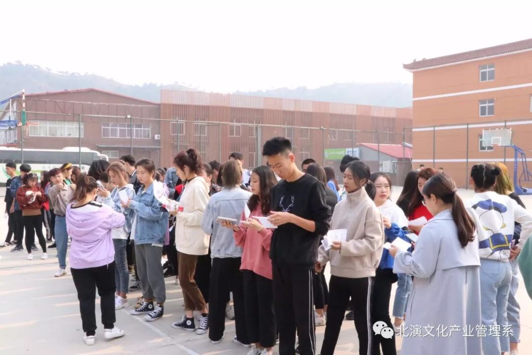 享美食制作乐趣 燃竞技中动力 文化产业管理系举办丰富多 享美食制作乐趣 燃竞技中动力 文化产业管理系举办丰富多