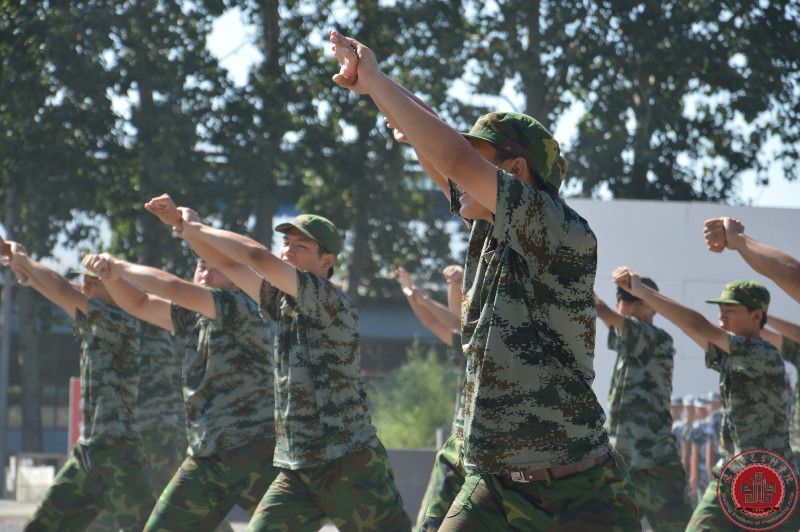 北京演艺专修学院隆重举行新生军训闭营仪式