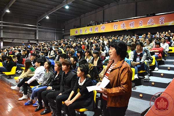 我院召开2013级全体学生大会