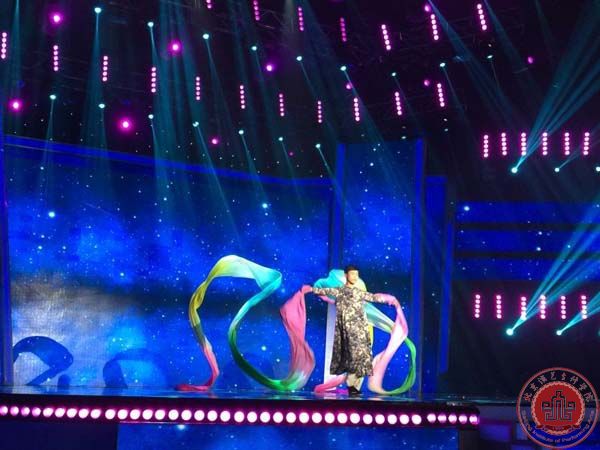 播音主持系学生王梓受邀参加央视《黄金100秒》节目录制