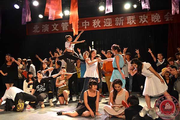 我院文化产业管理系中秋迎新联欢晚会圆满落幕 我院文化产业管理系中秋迎新联欢晚会圆满落幕