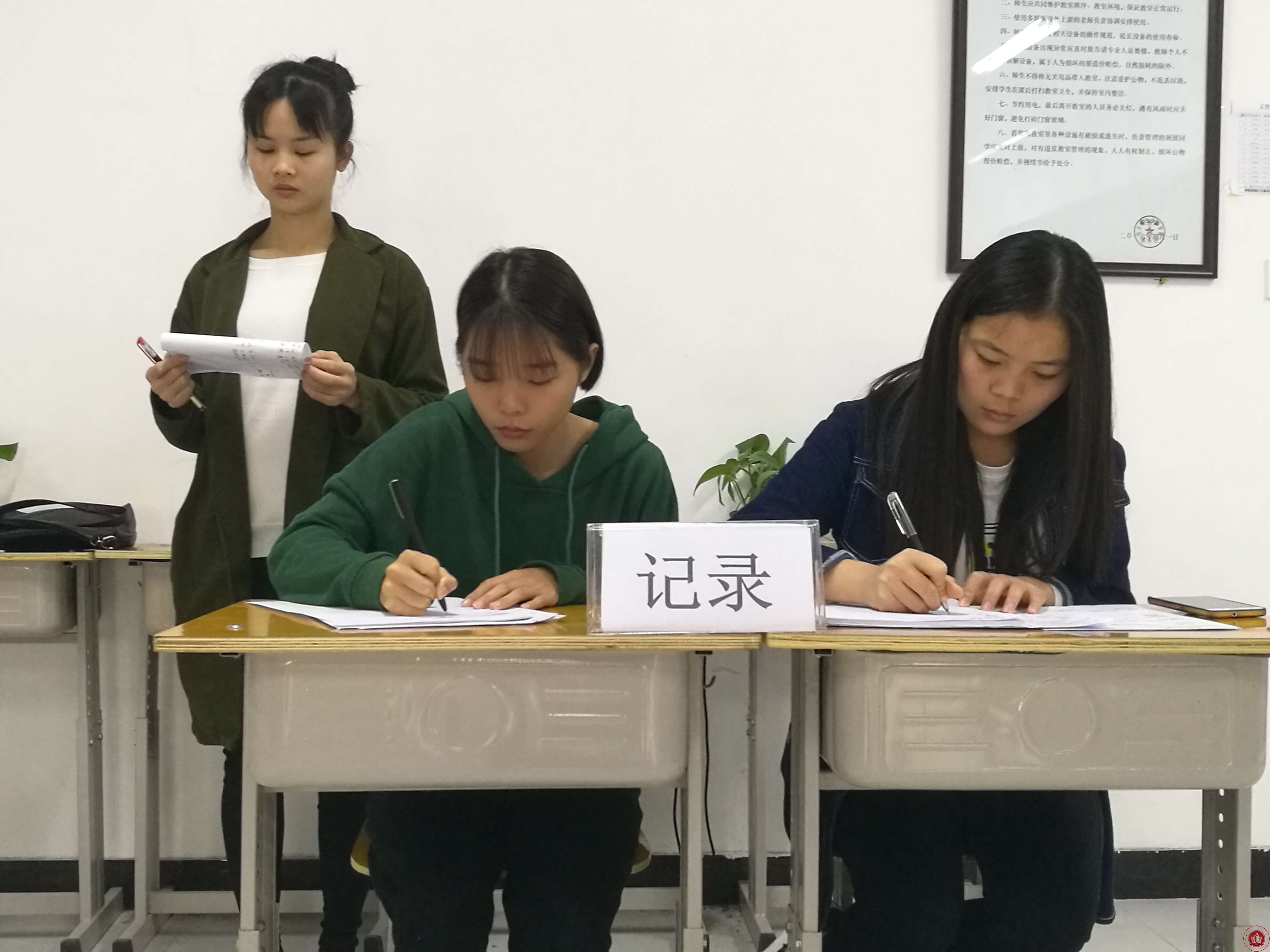 我院文化产业管理系2017届毕业生论文答辩顺利完成