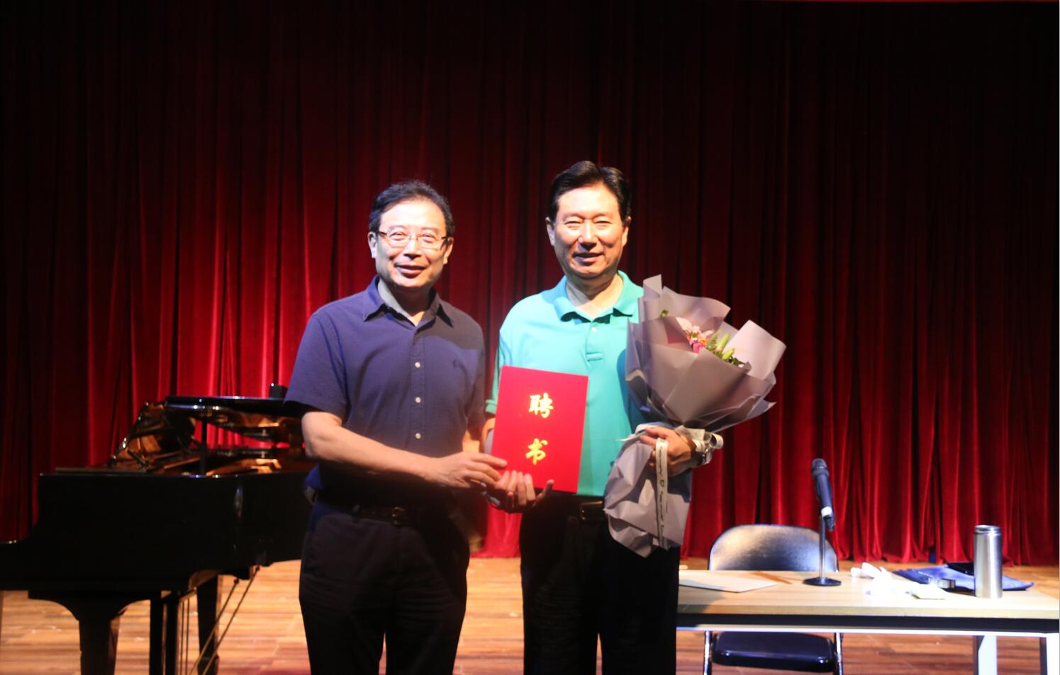 著名男高音歌唱家孙毅老师莅临我院 著名男高音歌唱家孙毅老师莅临我院