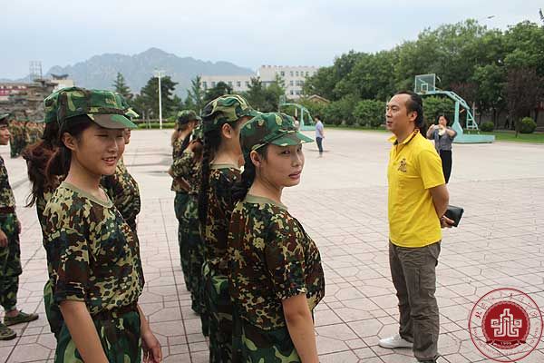 我院2013级新生军训拉开帷幕