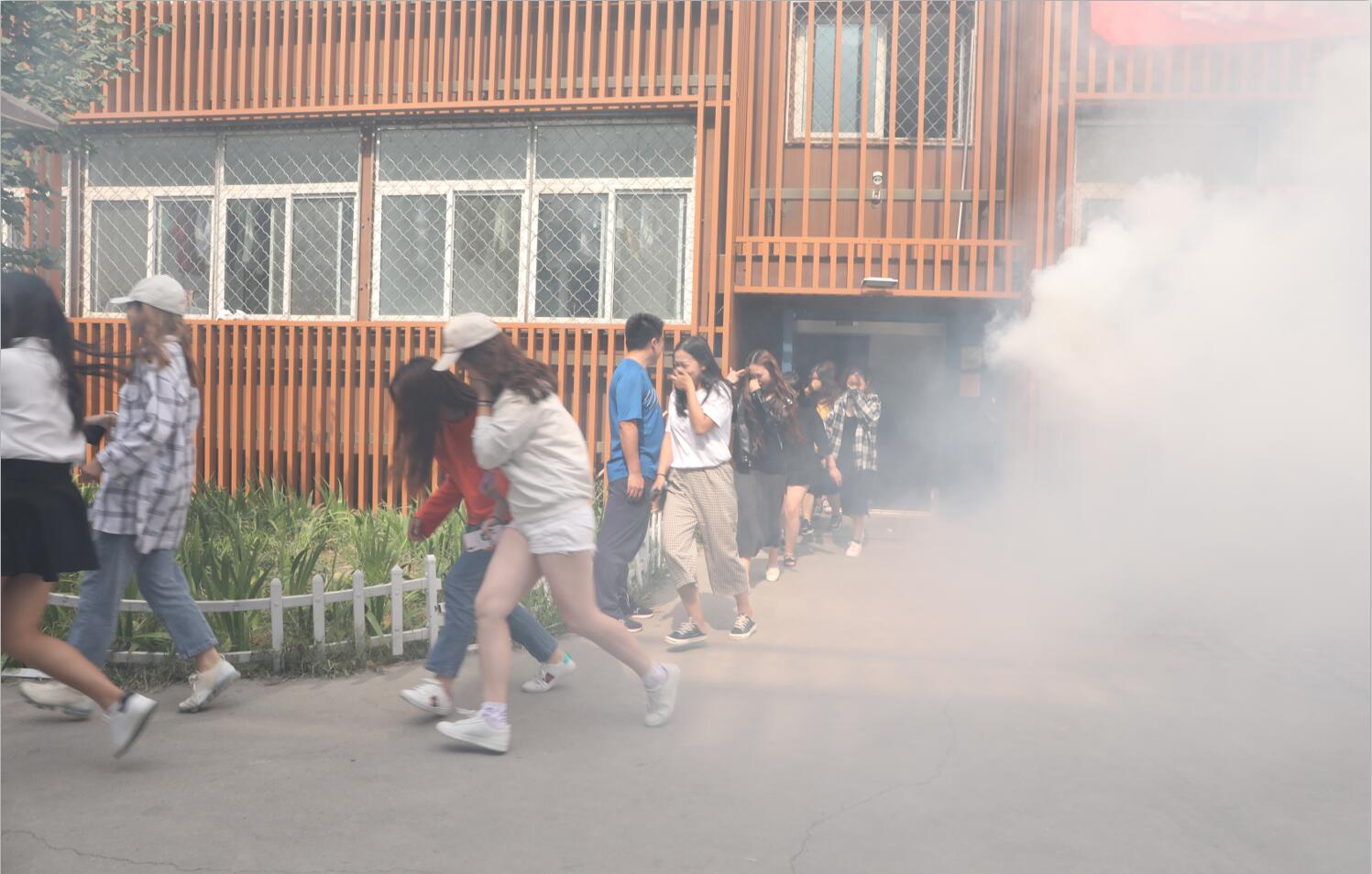 北京演艺专修学院举行2018级新生消防安全逃生应急演练 北京演艺专修学院举行2018级新生消防安全逃生应急演练