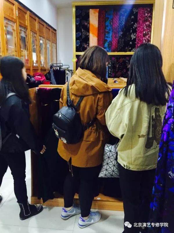 北京演艺专修学院艺术设计系服装专业学生外出考察