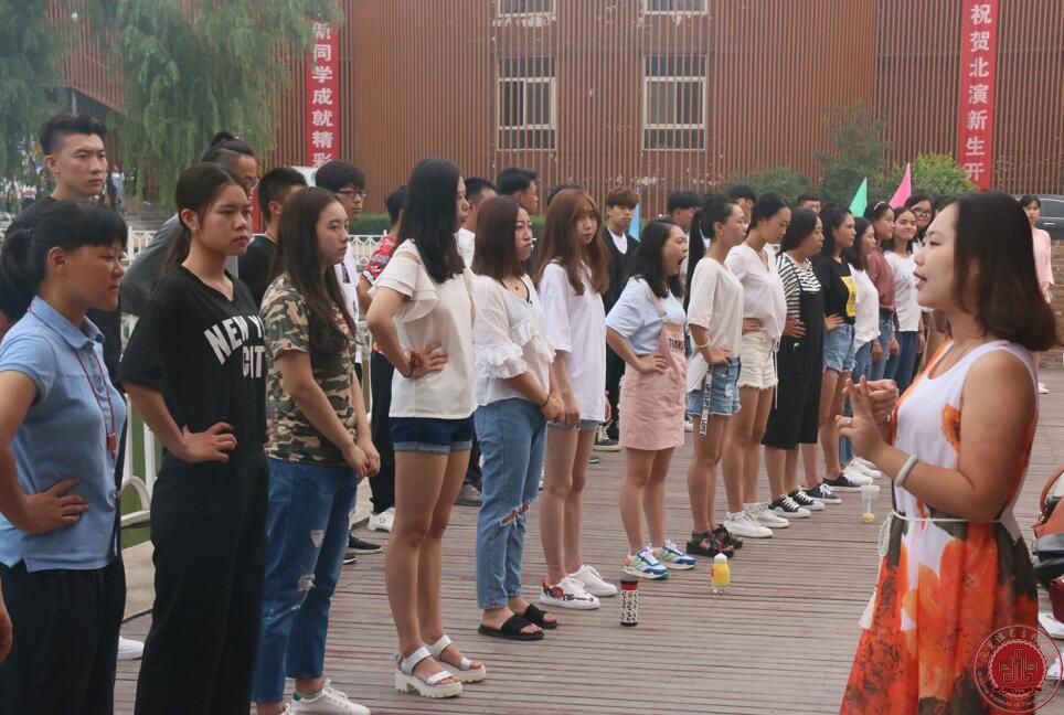 2017级新生晨读活动拉开帷幕