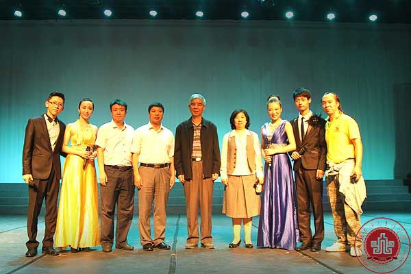 我院2013-2014学年开学典礼暨教师节庆祝大会隆重举行