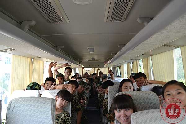 我院新生开始报到入学