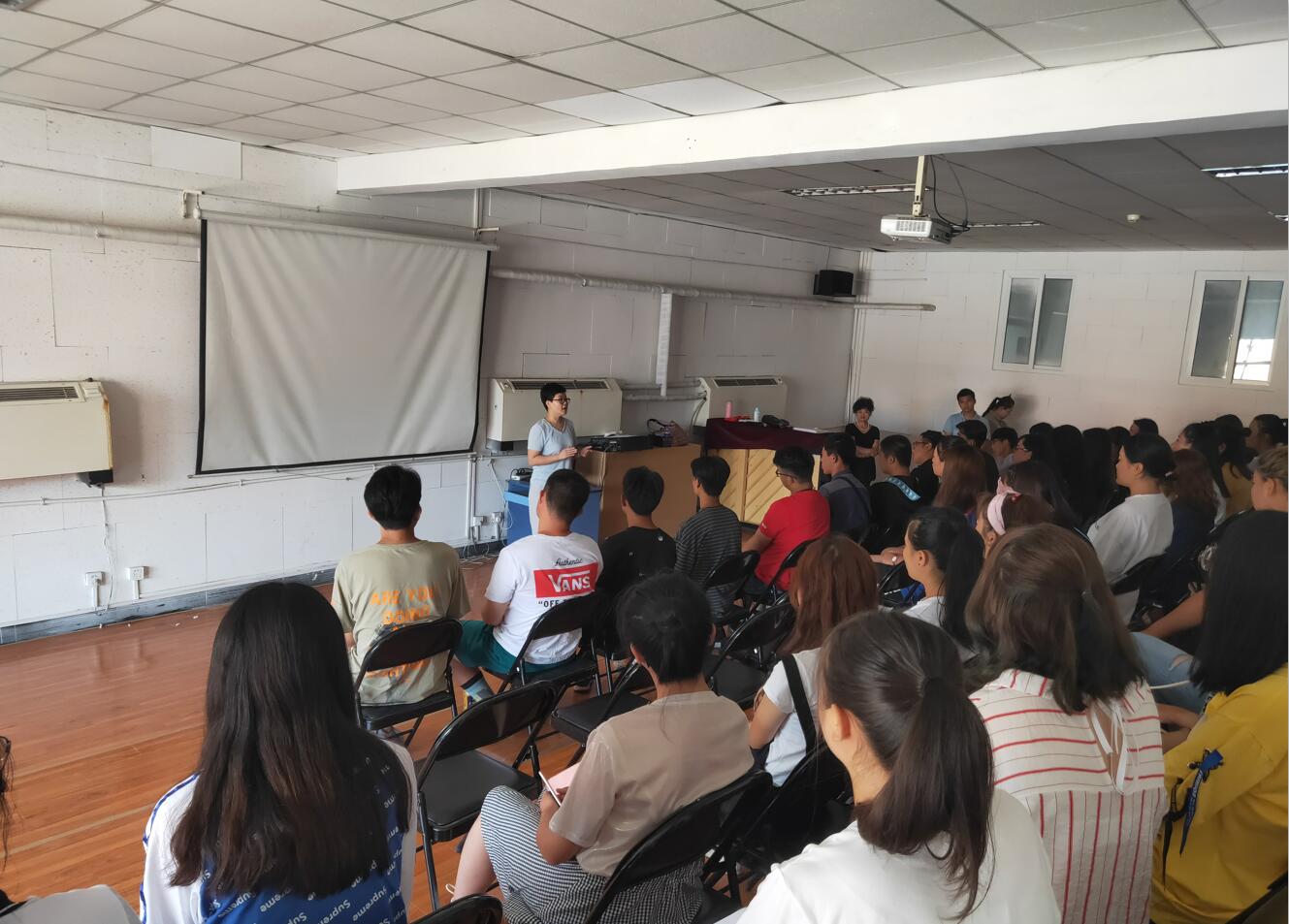 “新学期 新气象”音乐系新生的新生活 “新学期 新气象”音乐系新生的新生活