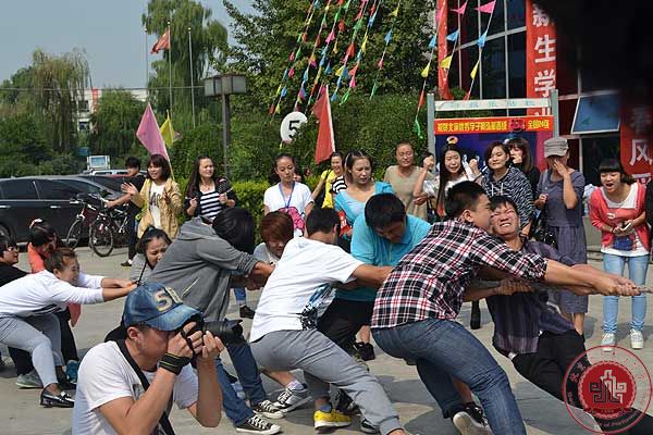 我院秋季拔河比赛预赛阶段圆满结束