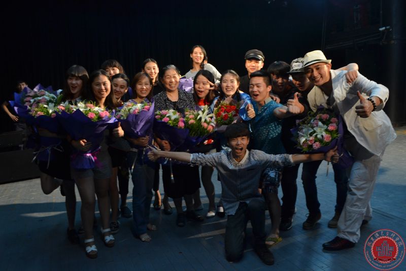 表演系14级“虎狼”2班汇报演出圆满结束