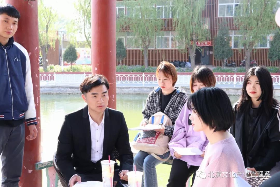 共注汗水,浇灌梦想——文化产业管理系微电影拍摄正式开机 共注汗水,浇灌梦想——文化产业管理系微电影拍摄正式开机