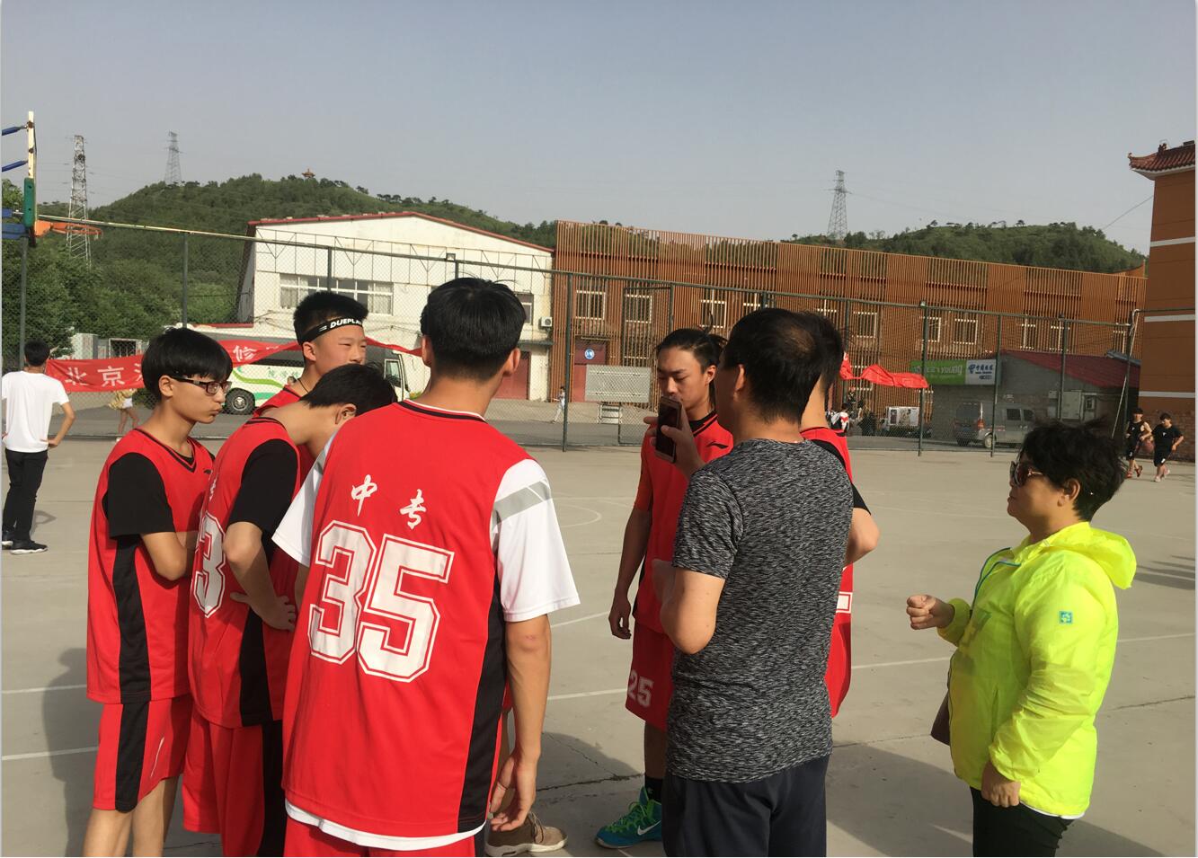 篮球比赛展风采,中专学子然激情 篮球比赛展风采,中专学子然激情