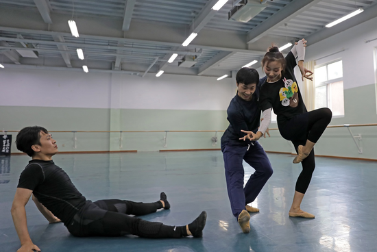 舞剧《金蝉塑与糖人宝》: 毛猴、糖人儿和大鼓,他们说老北京的炫彩都在这里了 舞剧《金蝉塑与糖人宝》: 毛猴、糖人儿和大鼓,他们说老北京的炫彩都在这里了