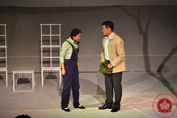 我院首任院长梁伯龙教授收山之作成功上演