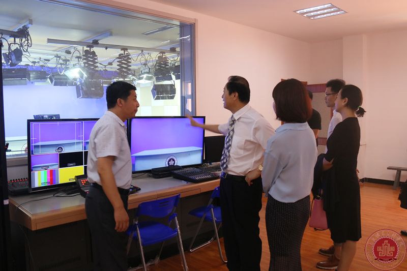 中华卫视董事局主席黄阿原一行来我院参观交流