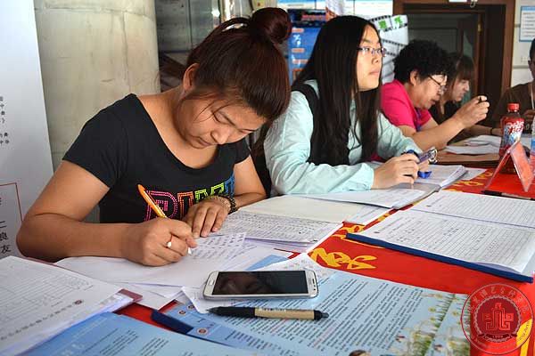 北京演艺专修学院喜迎新生报到