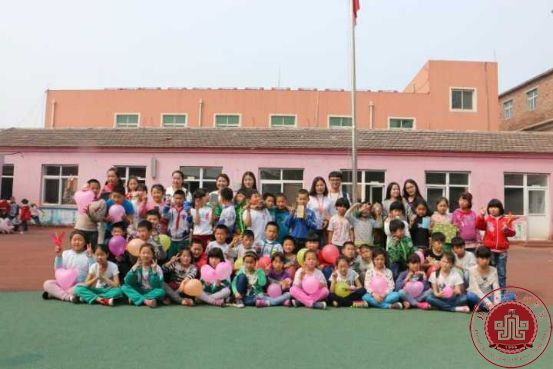 我院志愿者为新龙小学开展“红烛行动—趣味运动会”活动