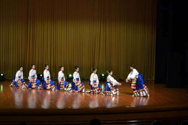 参加公安部“十佳退伍老兵”颁奖典礼晚会 参加公安部“十佳退伍老兵”颁奖典礼晚会