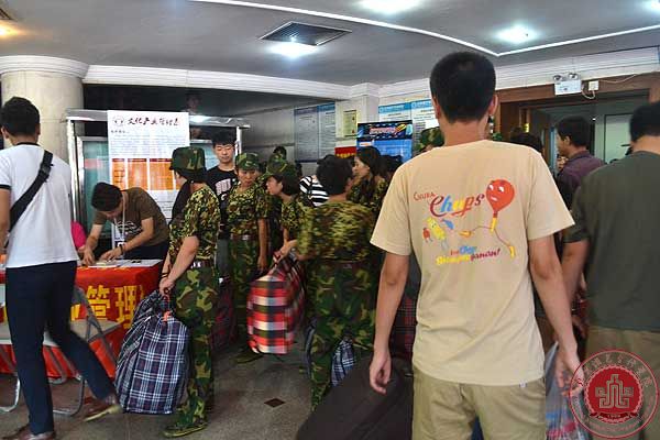 北京演艺专修学院喜迎新生报到