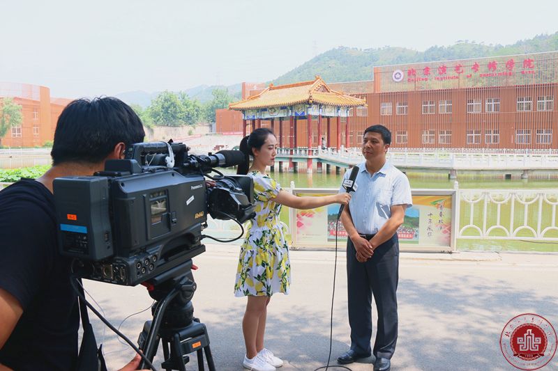 央视《中国新闻》栏目记者来我院采访