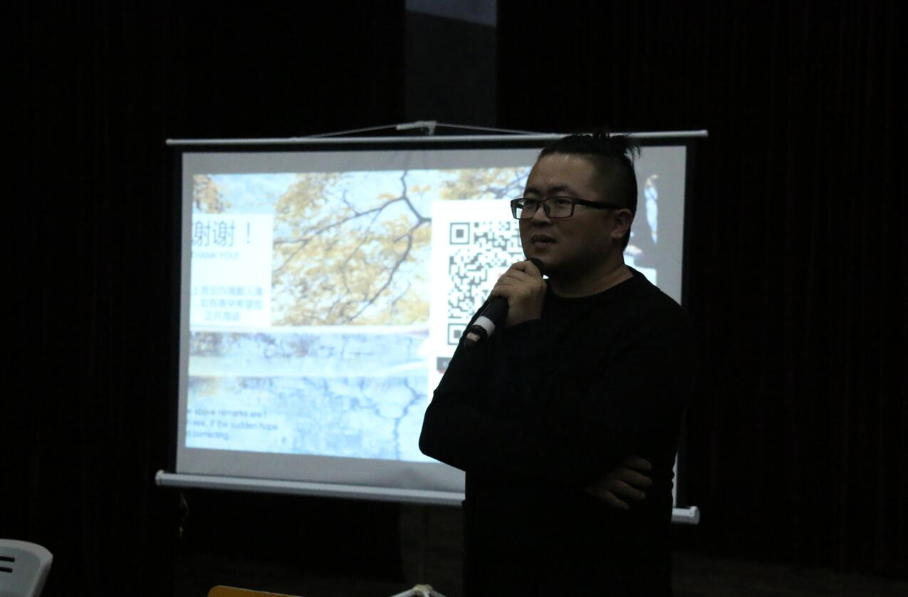 服装设计师习景凯在北京演艺专修学院举办讲座 服装设计师习景凯在北京演艺专修学院举办讲座