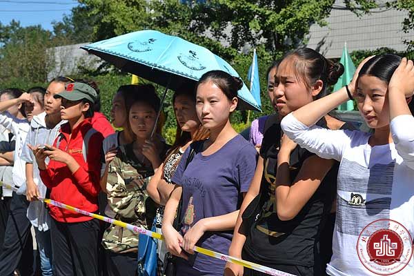 我院秋季拔河比赛预赛阶段圆满结束