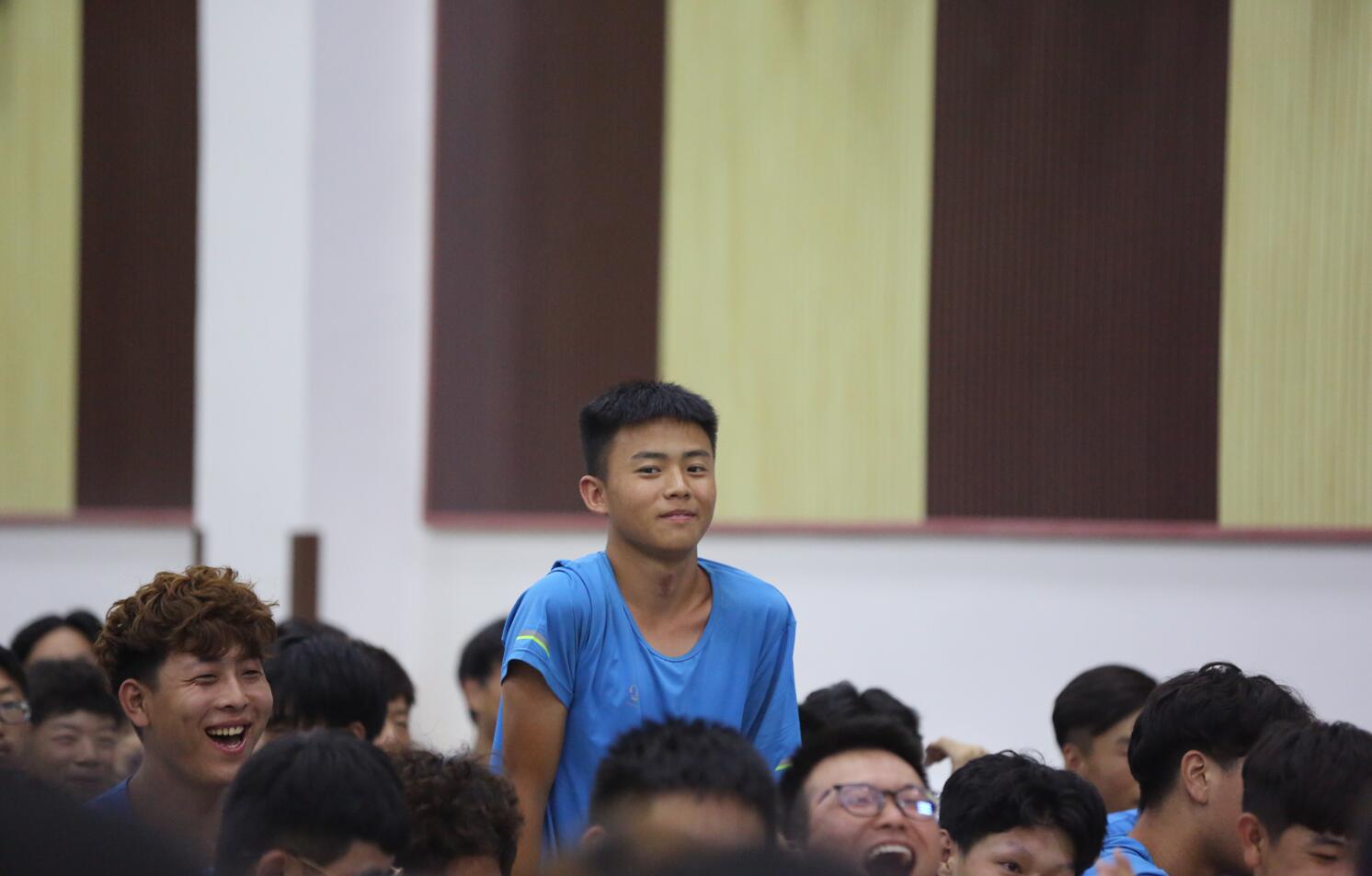 梁伯龙教授前往2018级新生军训基地进行讲座 梁伯龙教授前往2018级新生军训基地进行讲座