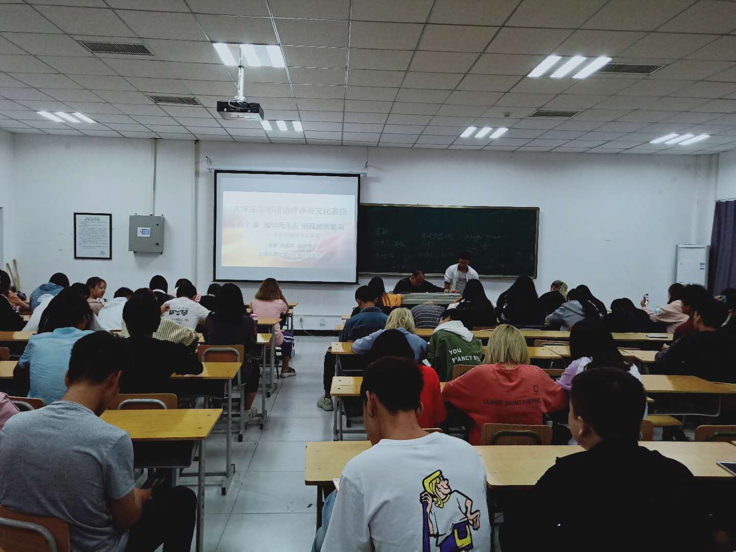 影视艺术系2018级学生举行主题班会 影视艺术系2018级学生举行主题班会