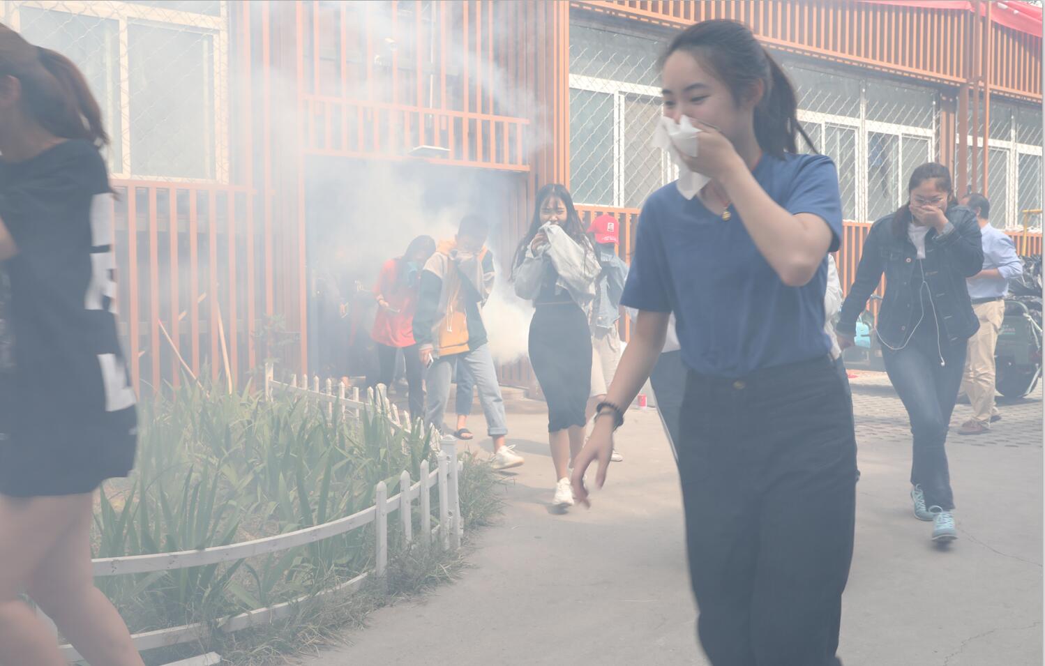 北京演艺专修学院举行2018级新生消防安全逃生应急演练 北京演艺专修学院举行2018级新生消防安全逃生应急演练