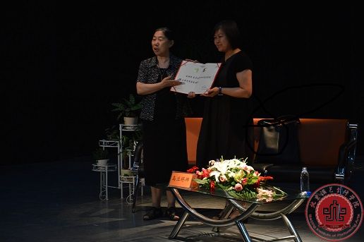 著名编剧、导演乌兰塔娜走进北京演艺专修学院