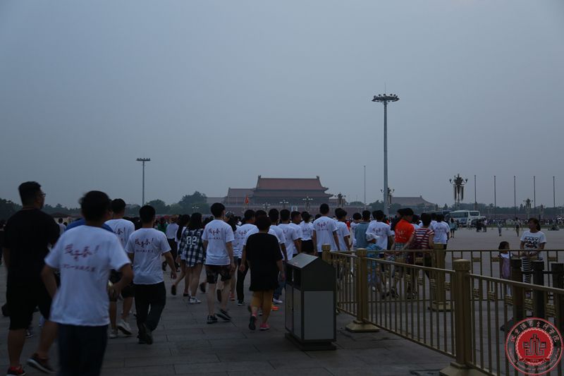 第十三届玩艺夏夏令营快报：游览天安门登长城