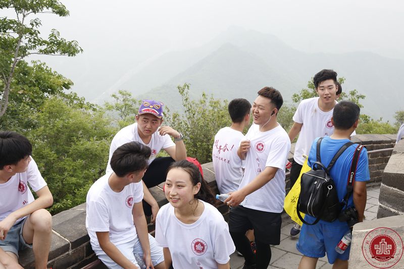 第十三届玩艺夏夏令营快报：游览天安门登长城