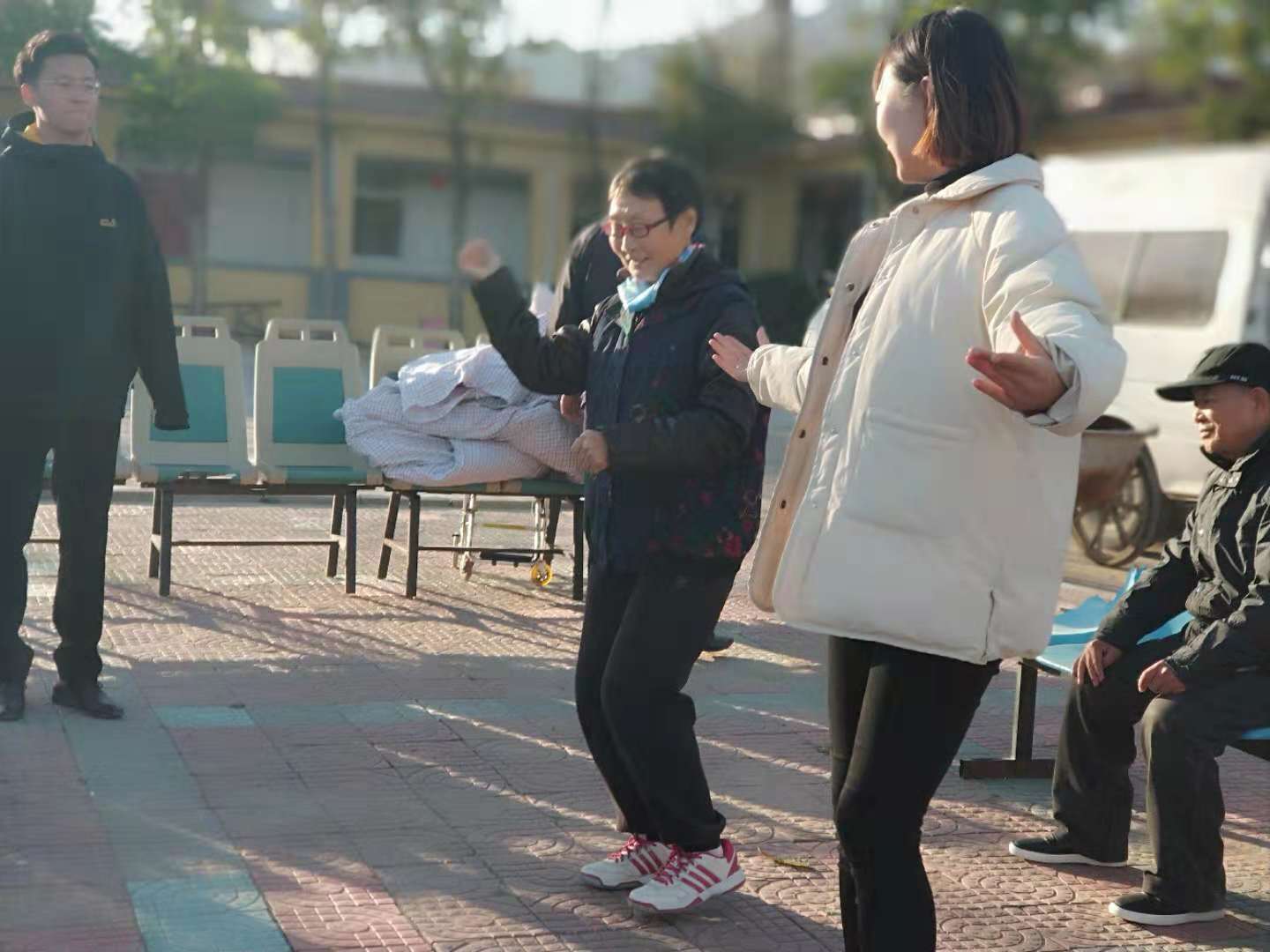 我院音乐系“走进敬老院,关心孤寡”暨文艺汇演圆满成功 我院音乐系“走进敬老院,关心孤寡”暨文艺汇演圆满成功